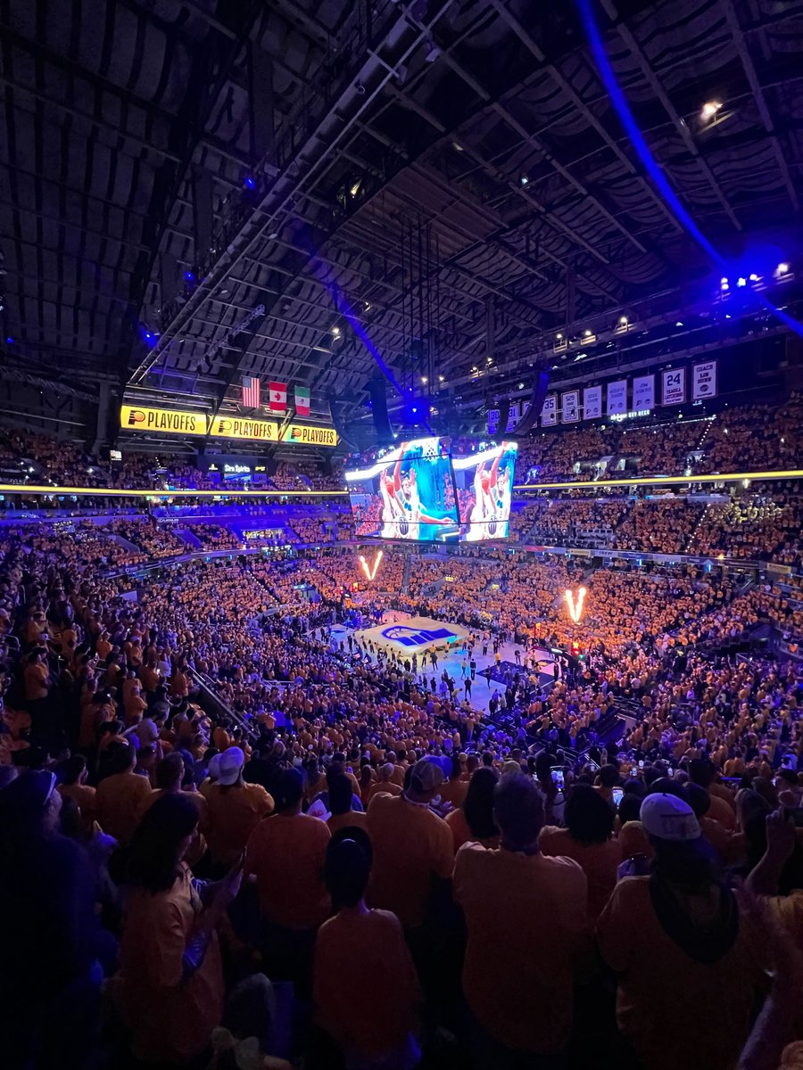 we all here 💙💛