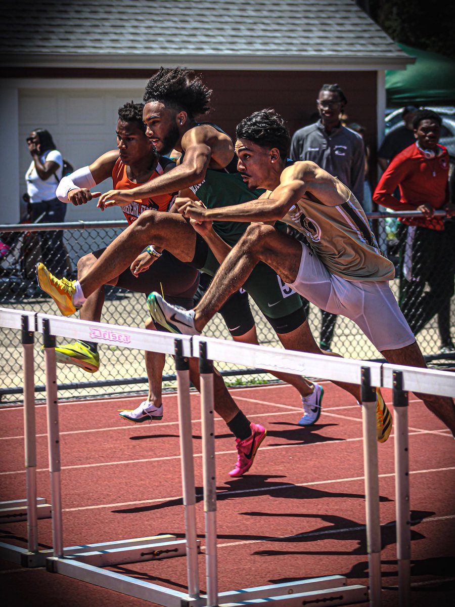 Ryan Sanchez placed 2nd in the 110 Hurdles at the Group 3 State Meet with a 14.38. Up next is the Meet of  Champions! Let’s gooooo!!!
