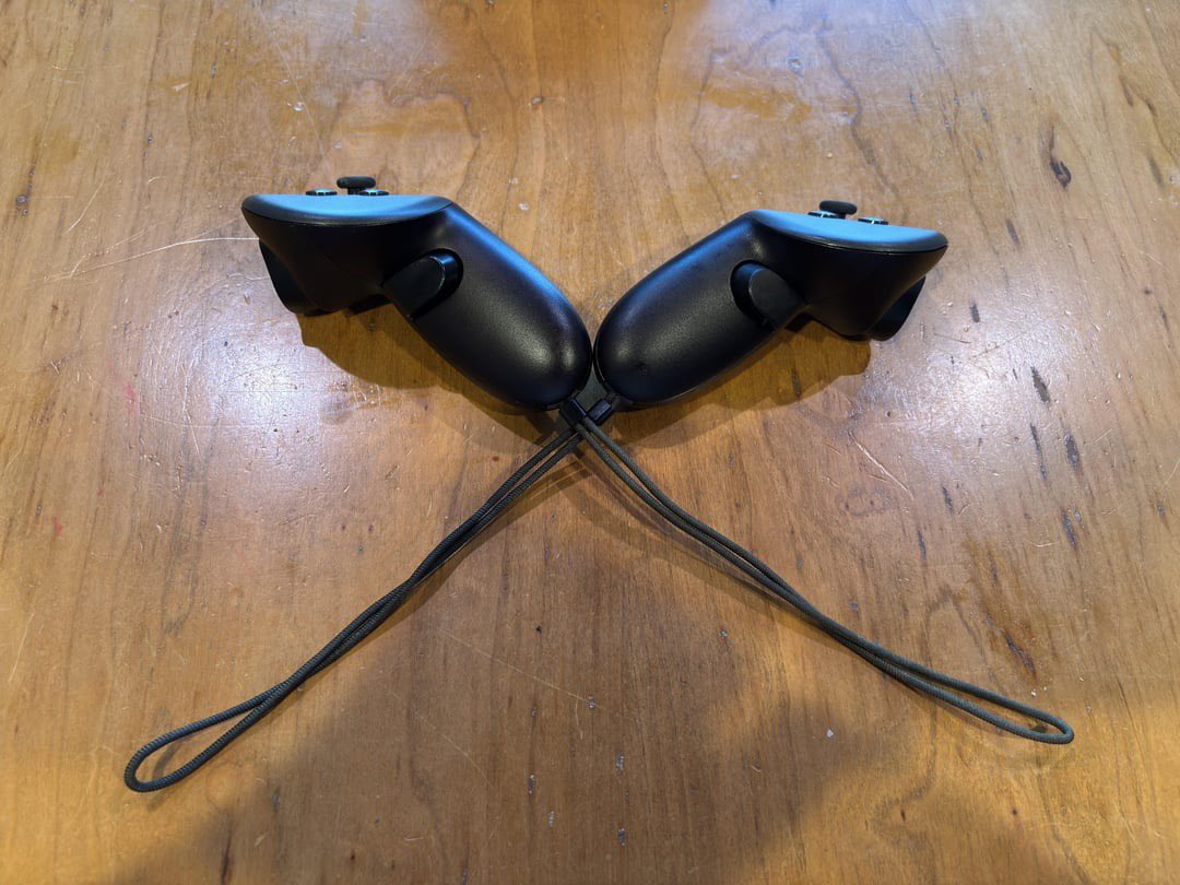 Some guy on Reddit dyed his Quest 3S black, kinda cool right? What do you think?

Source: reddit.com/r/OculusQuest/…