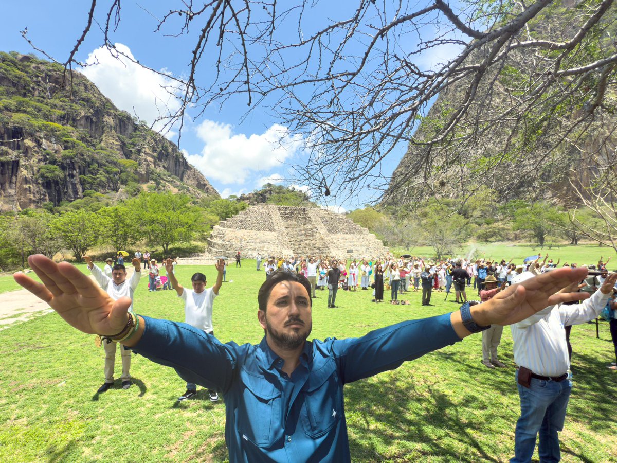 danielaltafi's tweet photo. Hoy vivimos una experiencia espiritual profunda en #Chalcatzingo, #Jantetelco, durante la Ceremonia Nacional de Pedimento de Lluvia 2025.
Gracias a quienes honran nuestras raíces con respeto y sabiduría.
#LaTierraQueNosUne
#TurismoConIdentidad
#LaPrimaveraDeMéxico https://t.co/mlydFzHEEQ