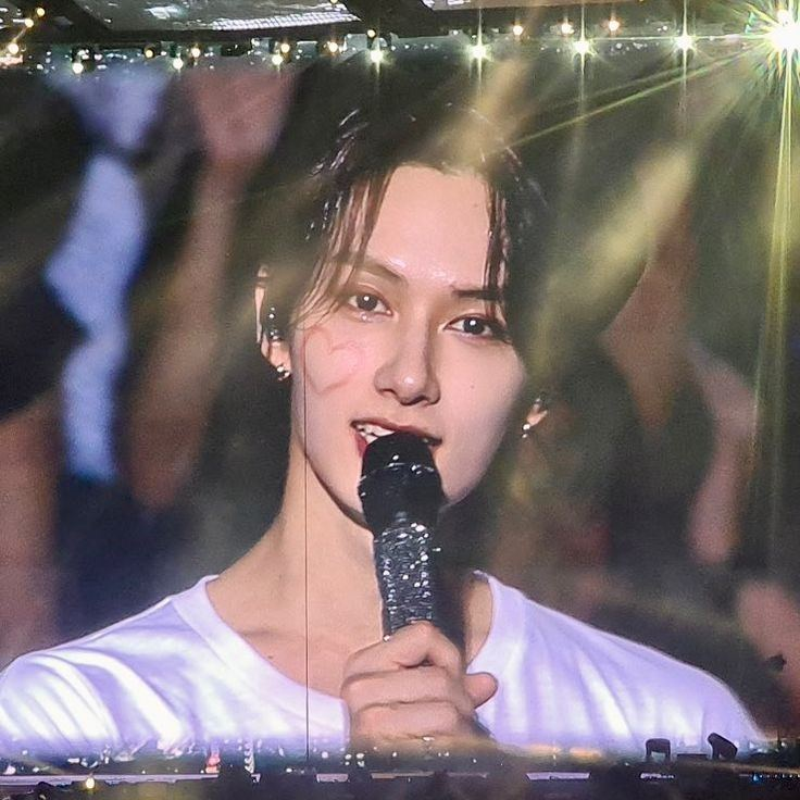 moonlit_junhui's tweet photo. It's Junhui's birth month, so here's Junhui on big screen!!! 💙😺

#seventeen #seventeenedit #jun #junedit #junhui #wenjunhui #moonjunhui #svt #sebong #seventeenedits https://t.co/VRD1La7ljx