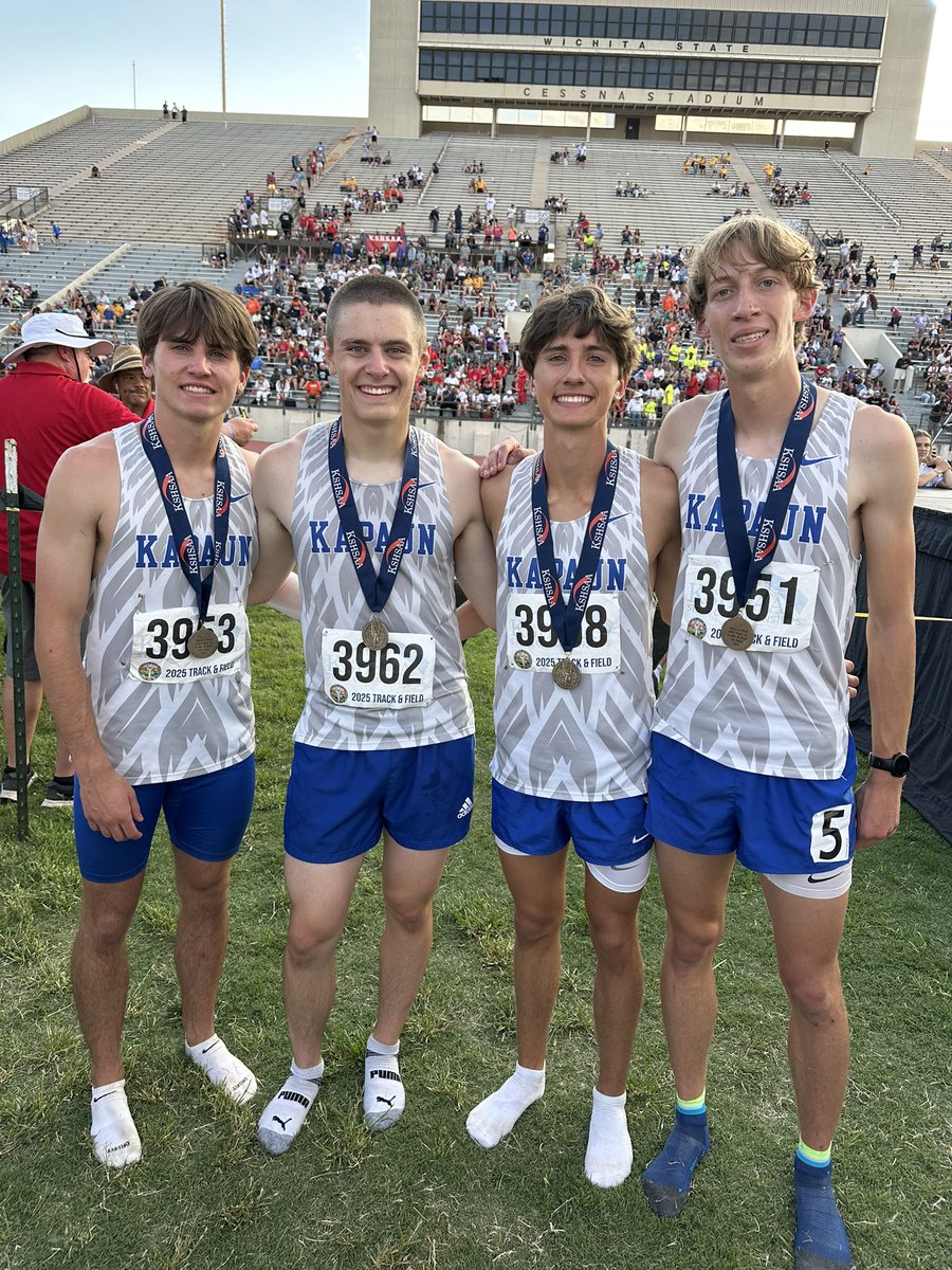 TrackInKansas's tweet image. 5A Boys 4x400m relay state champions🥇

Dawson Grabendike, Will Niederee, Lucian Winters, and Jack Guthridge from Wichita-Kapaun win the 5A boys 4x400m relay with a time of 3:17.67. #sportsinkansas