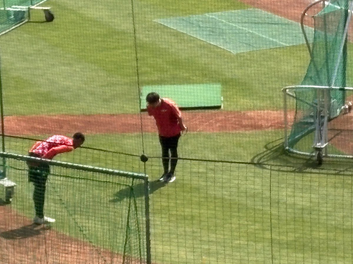 裏方に1軍合流の挨拶をする #アドゥワ誠 投手。
#カープ #carp #マツダスタジアム