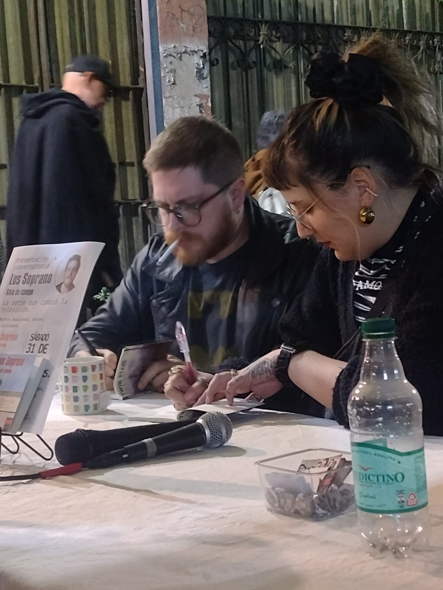 Santiago-Ander (@stgoandereditor) on Twitter photo Registro de #LosSoprano en <a href="/loslibroscl/">Loslibroscl</a> de #BarrioItalia 🥳📚🚀🎬
<a href="/Martinservible/">Martin Sepúlveda B.</a> #facasol #casapop Registro de #LosSoprano en <a href="/loslibroscl/">Loslibroscl</a> de #BarrioItalia 🥳📚🚀🎬
<a href="/Martinservible/">Martin Sepúlveda B.</a> #facasol #casapop