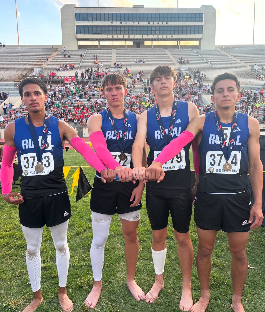 TrackInKansas's tweet image. 6A boys 4x400m state champions 🥇

Washburn Rural boys team of Matthew Houser, Liam Morrison, Draden Chooncharoen, and Isaiah Terry win the title with a state meet record time of 3:16.23. #sportsinkansas
