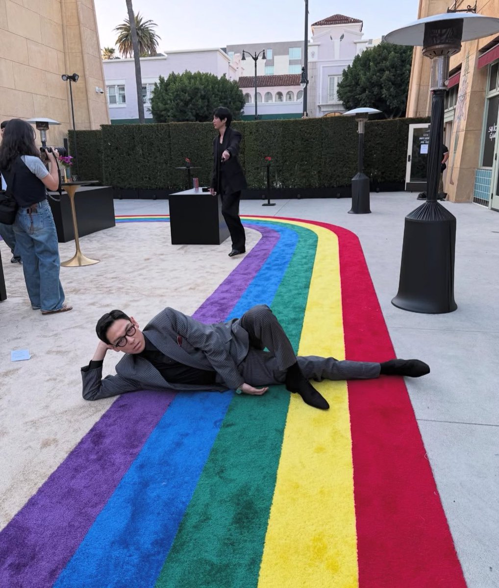 寝転んでやーんの👇
めっちゃ指さされてるやんw