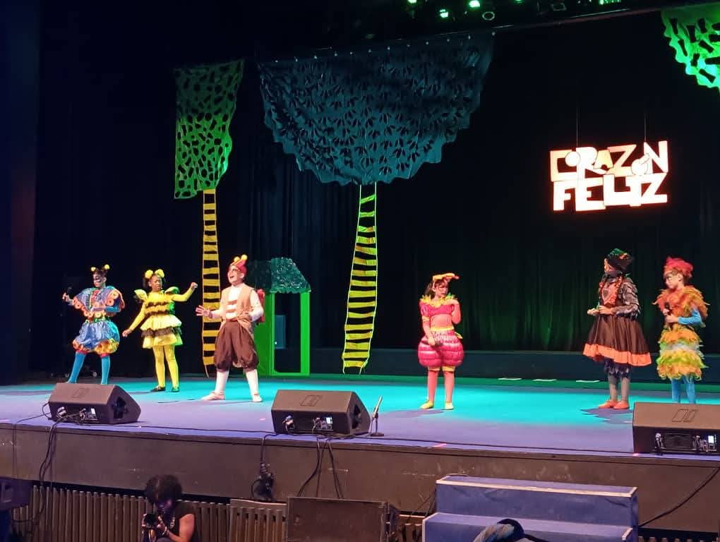 Hoy en horas de la tarde la Cía de teatro musical infantil #abracadabra  presentó el espectáculo VIDA en la Sala Covarrubias del Teatro Nacional de #cuba
#CienfuegosXMásVictorias
#corazonfeliz
#CubaEsCultura