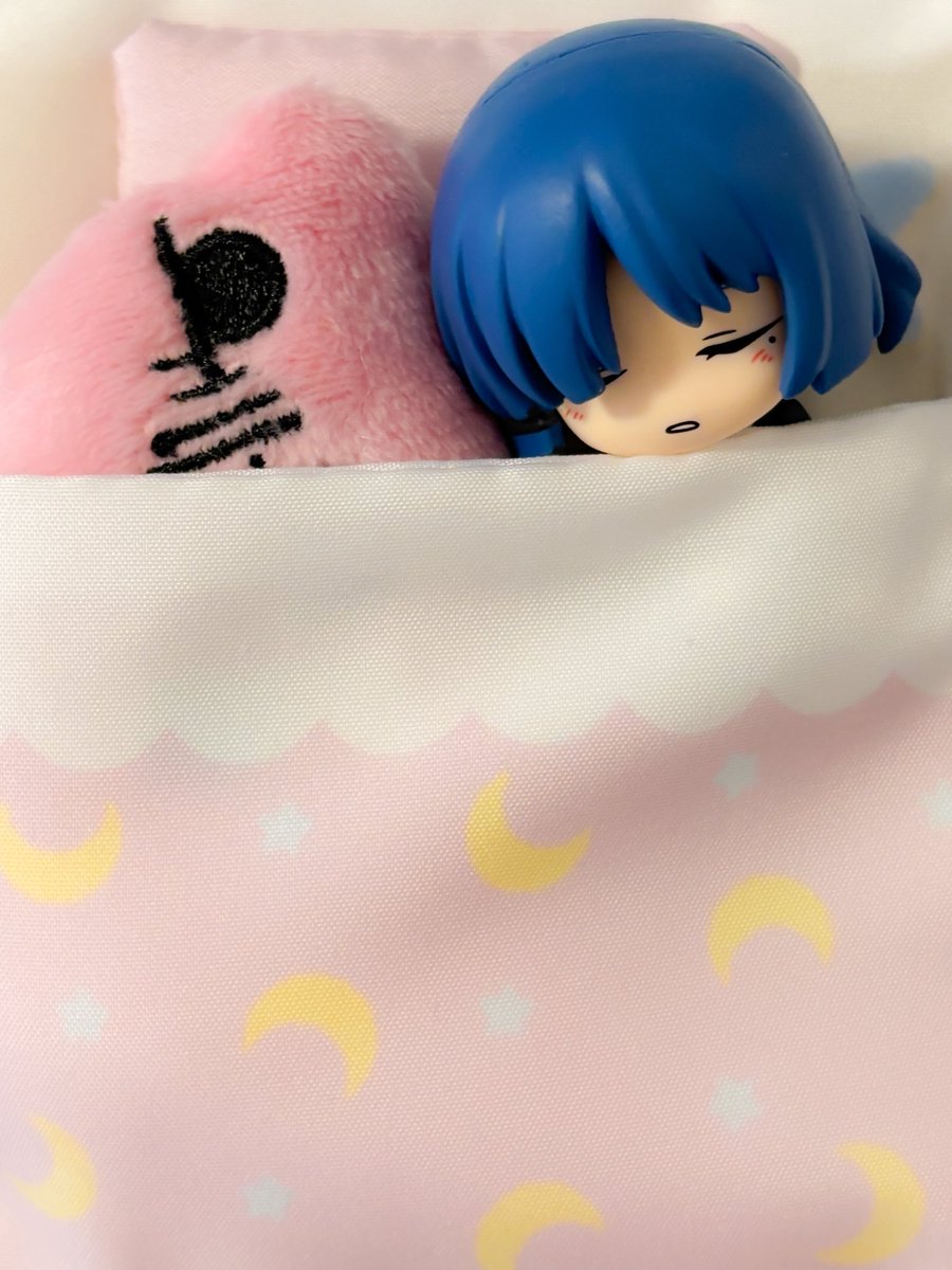 リョウ先輩…あの、そろそろ起きようか…