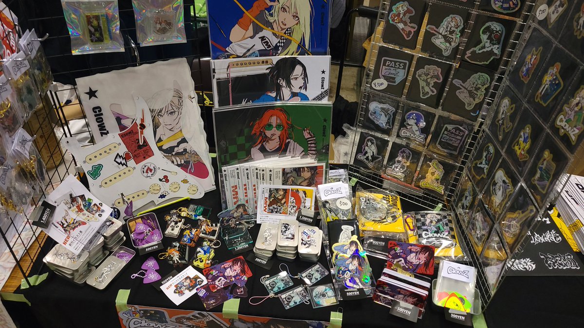 設営完了ツイートちこく！
たくさんお手にとっていただきありがとうございます〜🎸⚡

【 東3 - G08a 】ClowZ
#COMITIA152 #コミティア152