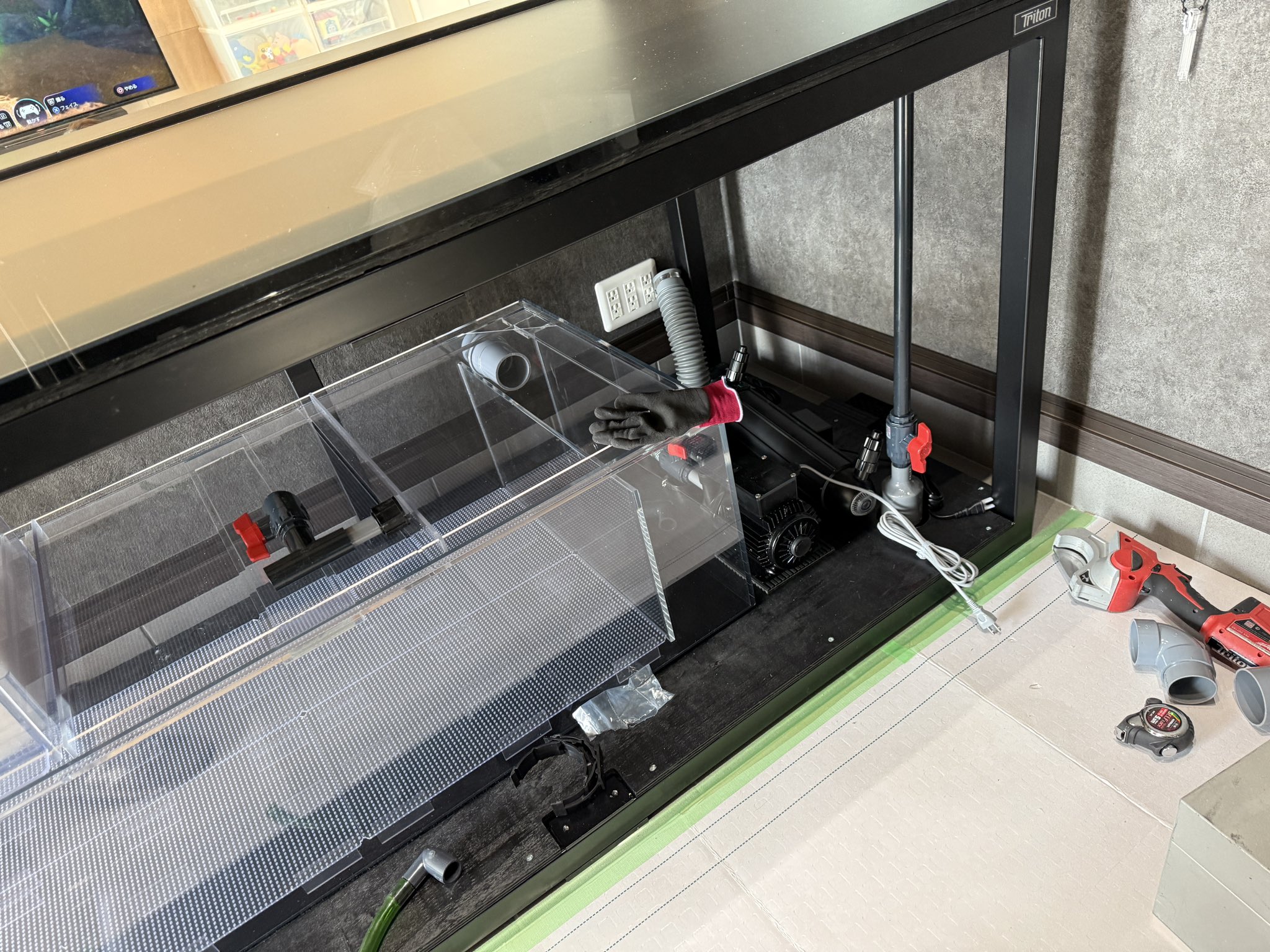 【黒板入荷】アクリル水槽 W1200 D600 H450 四面黒 佐川急便発送 アクリル水槽 W1200 D600 H450 二面黒 ワンオフ 佐川急便発送