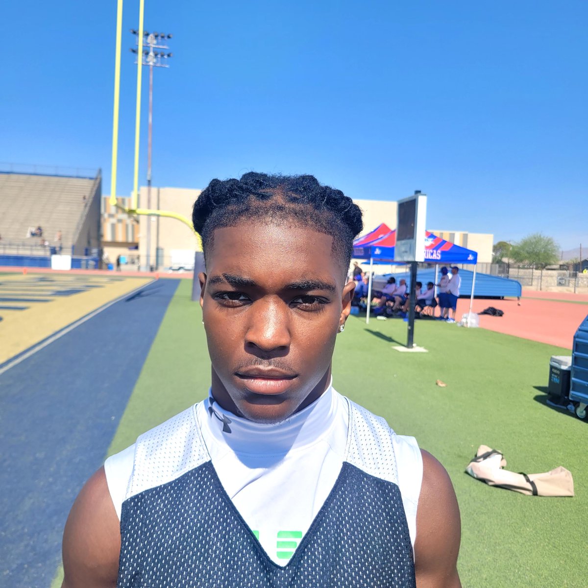 El Paso Chapin ATH Daveon Singleton has been on the scene in the Sun City for 4 years, he recently committed to UTEP where he'll play the "Miner Back" position and he's a perfect fit. Explosive is an understatement! #txhsfb <a href="/GPowersScout/">Greg Powers 🏟️</a> <a href="/malloryhartley/">Mallory Hartley</a> <a href="/247Hudson/">Hudson Standish</a> <a href="/MikeRoach247/">Mike Roach</a>