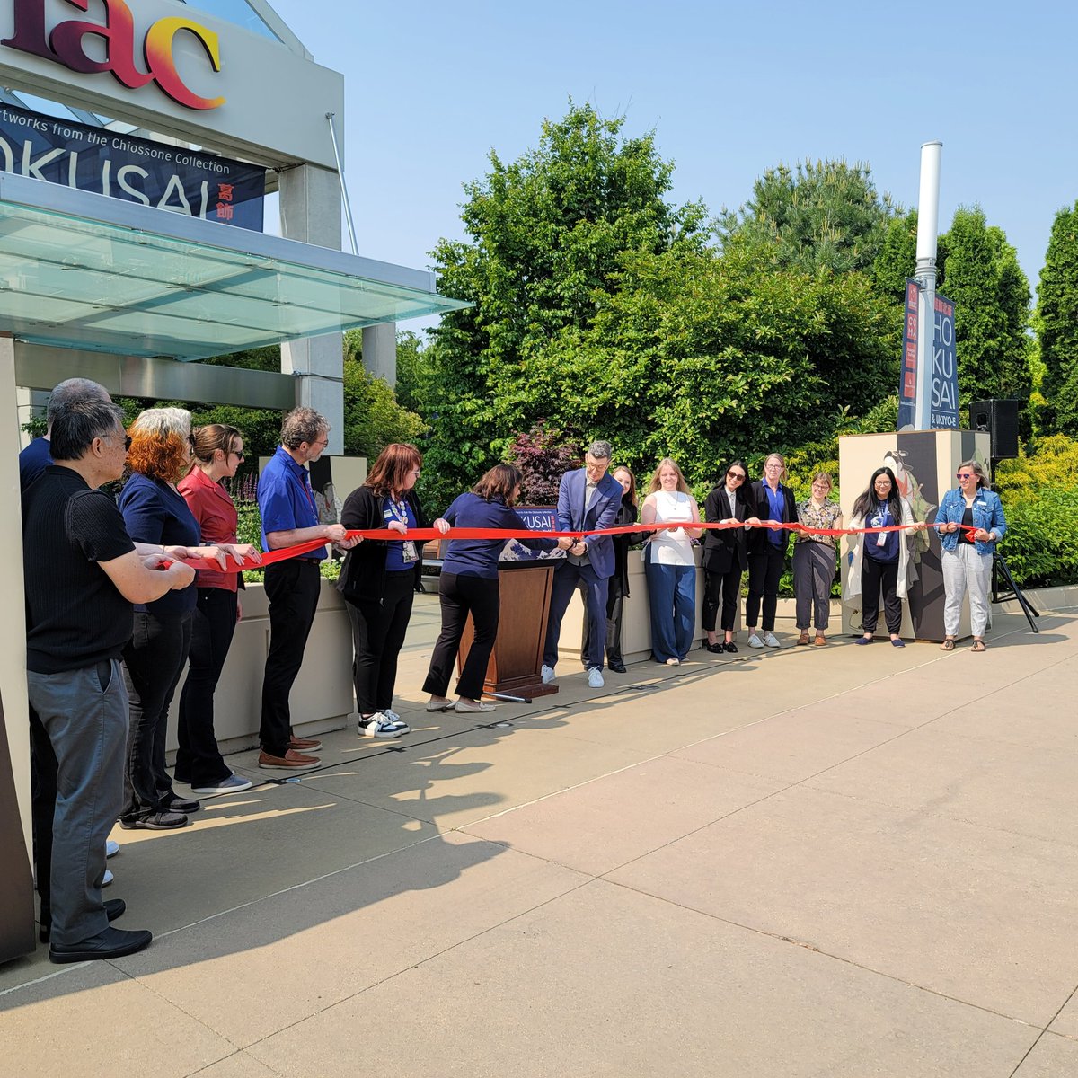 I got to check off a few bucket list items today. 
I got to go to a ribbon cutting for an art exhibit,
 And I got to see my favorite Ukiyo-e artist's (Hokusai) most famous work.
The Great Wave off Kanagawa #Hokusai2025