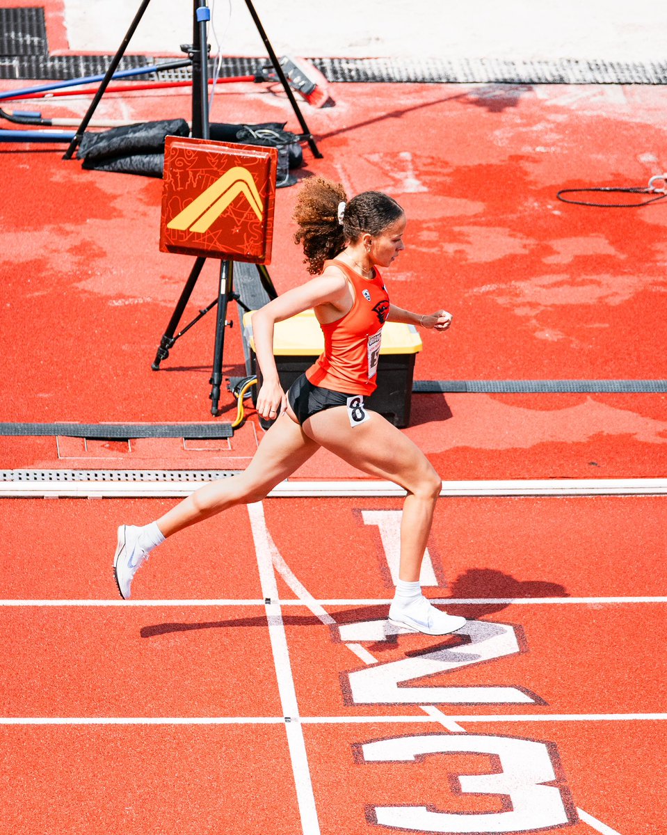 BeaverTFXC's tweet image. Two in one (weekend) 👀
Jillian improves her second place spot in OSU history for the second time this weekend, posting a time of 2:04.99 in the 800. #GoBeavs
