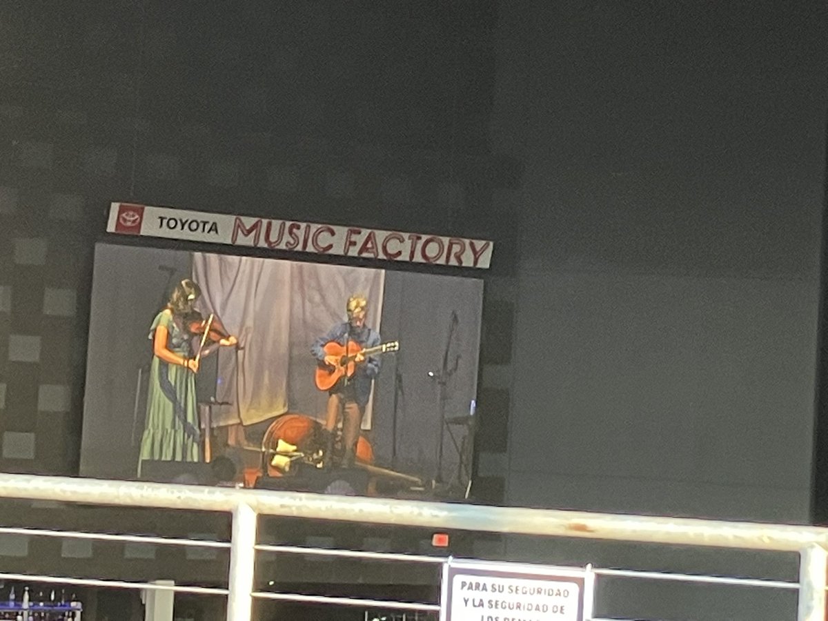 VTRDon's tweet photo. Hanging out on the lawn in Dallas tonight enjoying @WillieWatsongs 

Great opener! https://t.co/RkMb9bdAaD