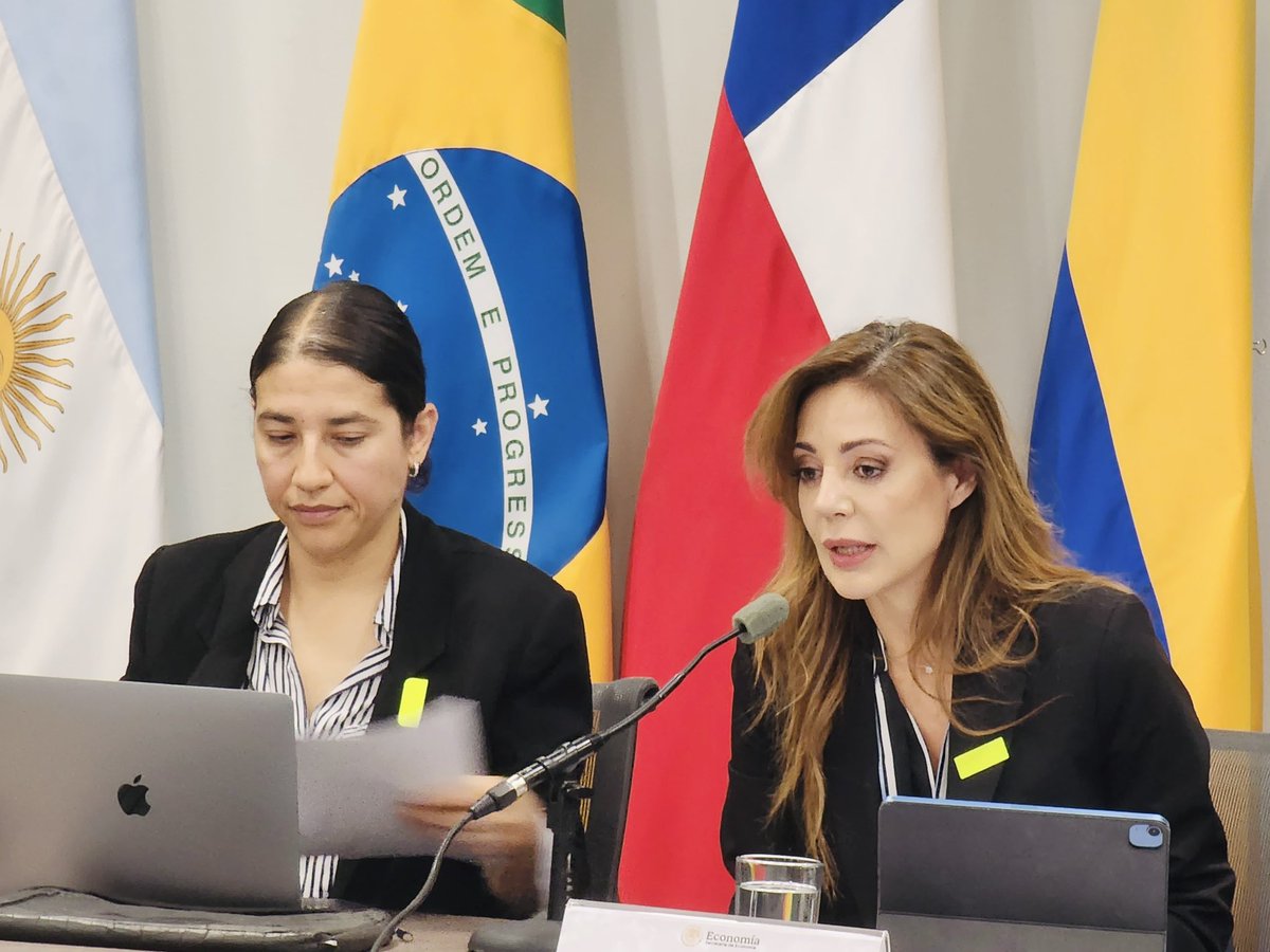 FlaviaRoyon's tweet photo. 🇲🇽 En México, representé a 🇦🇷 en el debate regional sobre desarrollo productivo verde.
Como secretaria de la Mesa del Litio expuse que el desarrollo exige visión, reglas claras y un modelo que genere empleo e inversión.
Argentina tiene el potencial y el plan para hacerlo realidad https://t.co/8F26bEVniu