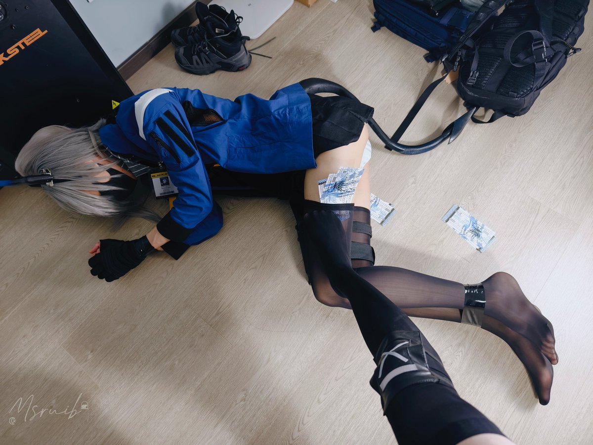 端午节我去找美少女主包<a href="/UMP45_qwq/">重型机场UMP45</a> 要粽子
结果我被美少女做成了粽子，怎么办 在线等 挺急的🤔