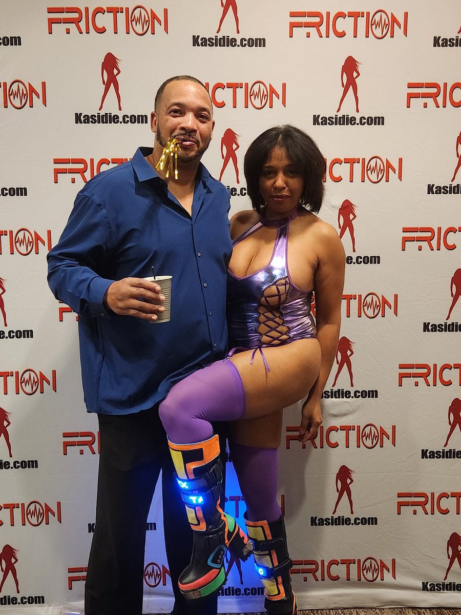 CoachDoc30's tweet photo. @ChampagnecheyPX Swinger couple Fayetteville https://t.co/t6MZ8jrEDQ