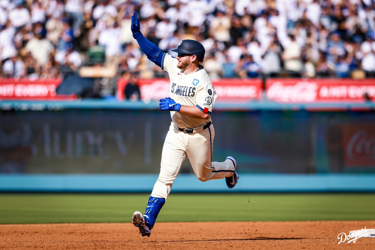 Dodgers's tweet photo. Saturday Night Baseball. 🔥 https://t.co/33ZKUkrl43