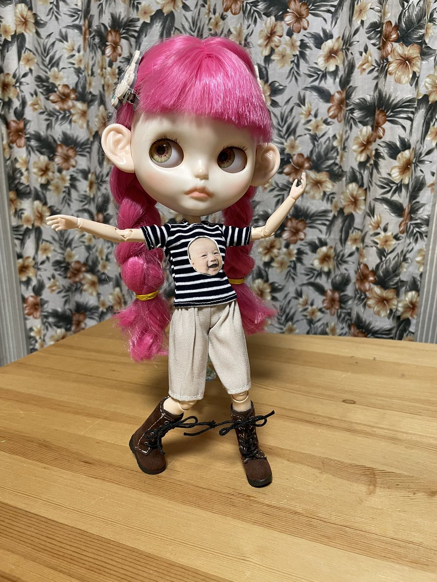 ran_cosme's tweet photo. ブライスの洋服作り🪡🧵
推し活アウトフィット完成☆*:.
転写シートでオリジナルプリントをしてエンゾTシャツを作りました♡

赤ちゃんのときのエンゾくんがかわちぃよー😆

#ブライス 
#洋服作り  
#アウトフィット 
#推し活 https://t.co/iFm72w7apj