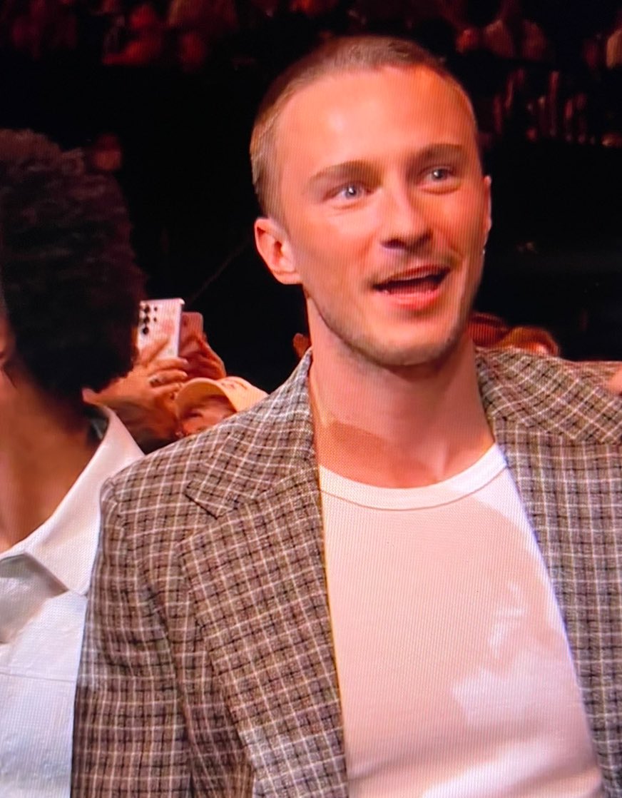 heart eyes literally.