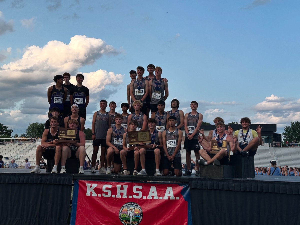 TrackInKansas's tweet image. 2025 3A Boys State Track and Field Team Champions 🥇

1st - Holcomb
2nd - Lakin
3rd - Wichita Collegiate