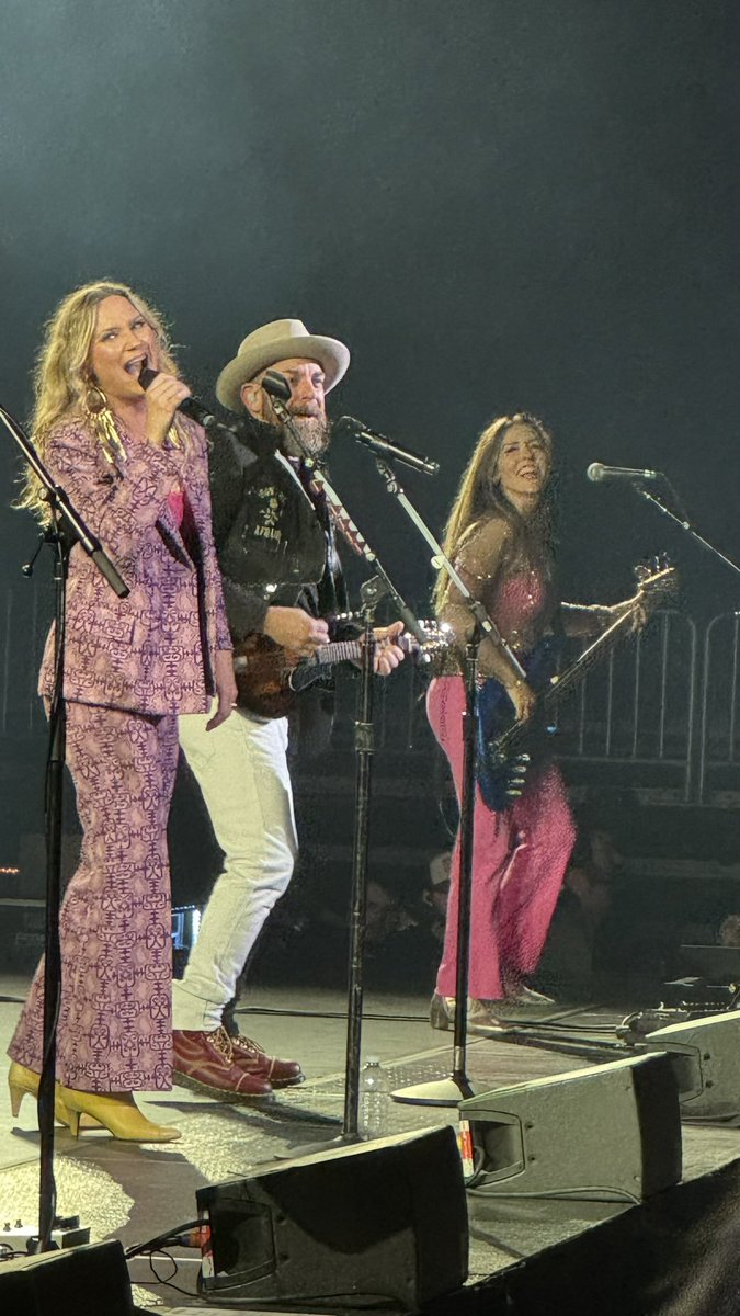 I just realized I haven’t been to a concert since we went to see Sugarland in Columbus way back in October. That’s like an eternity for me. 😮 Nobody I’m into has been around here lately. 😕