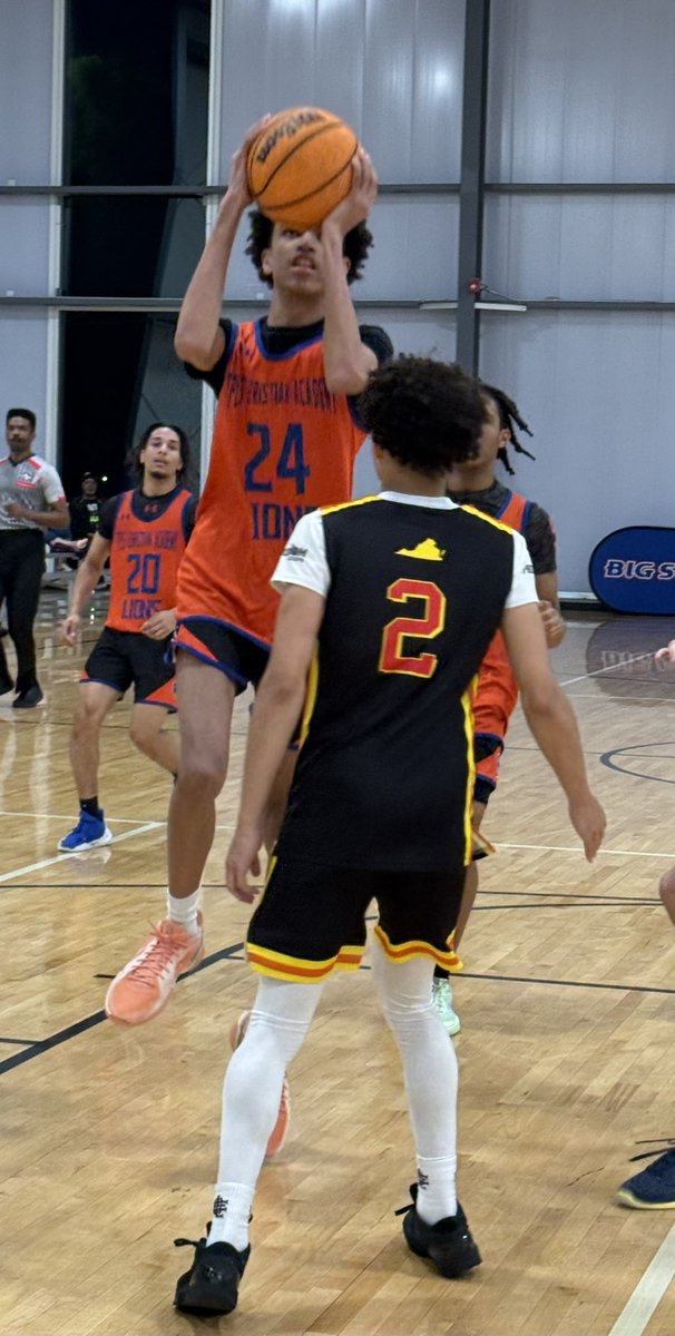 NorfolkKnights's tweet photo. TPLS 6’3 2026 Tony Williams explodes through the lane for this layup.  Good quickness and long strides he gets to the rim in a hurry!  #BigShots #VBJam @BigShotsToday @BigShotsGlobal https://t.co/rupLUDivkg