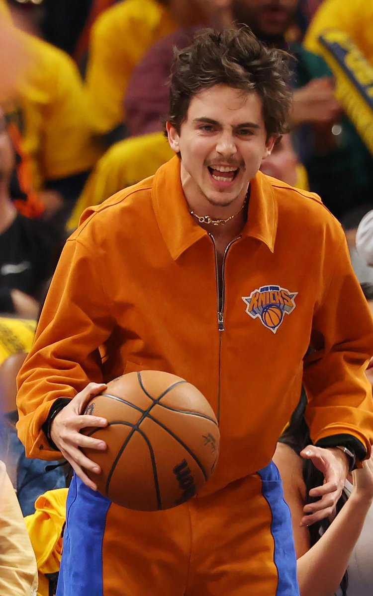 Timothée Chalamet caught the ball… HE’S IN THE GAME NOW! 🏀