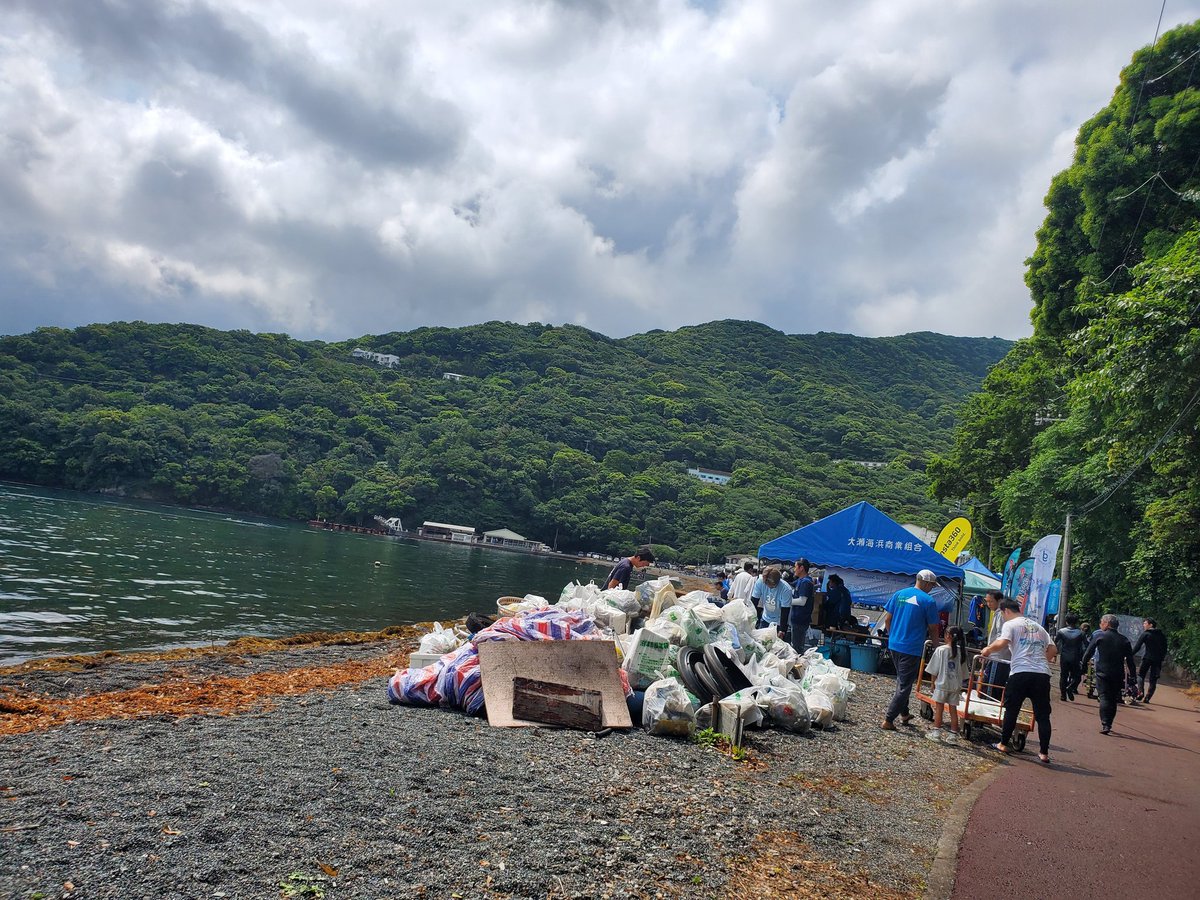 kentaro53530's tweet photo. 🌊divers day ゴミ拾い🗑
in 大瀬崎
今日は年☝🏻の大瀬崎海岸の
ゴミ拾い🗑👋🏻
今年もTシャツ頂きましたぁ‼️
#大瀬崎
#diversday
# 沼津市
#大瀬神社
#サンライズ大瀬 https://t.co/X4nlSF6jG8