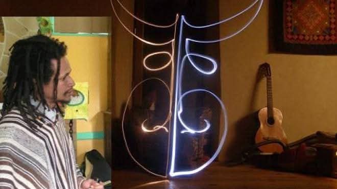 بهديك الفوضى
شجار طفلين في ساحة روضة

بهنس