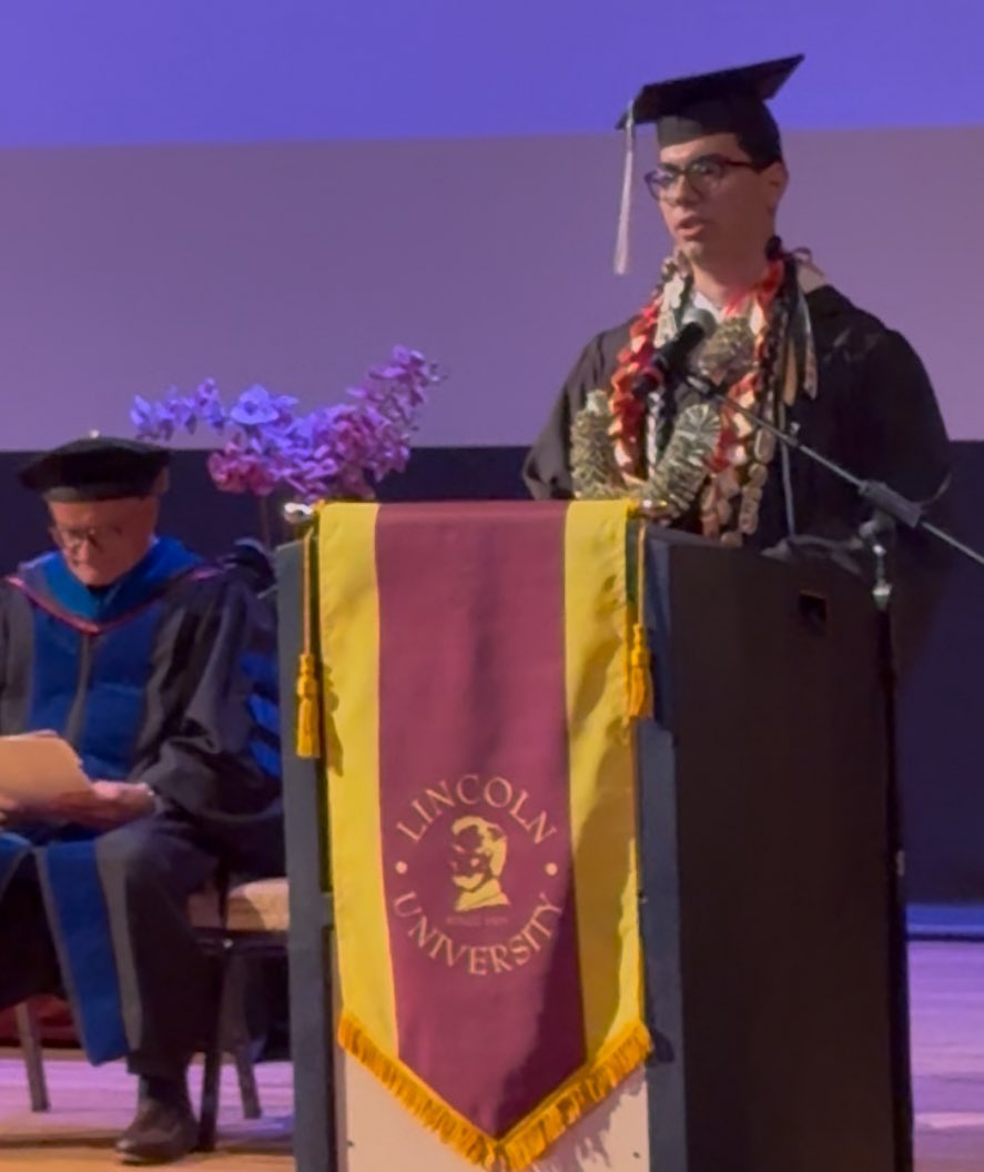oaksfb's tweet image. Congratulations to @owenmeister1 for graduating at the top of his class and becoming 2025 Lincoln University Valedictorian!