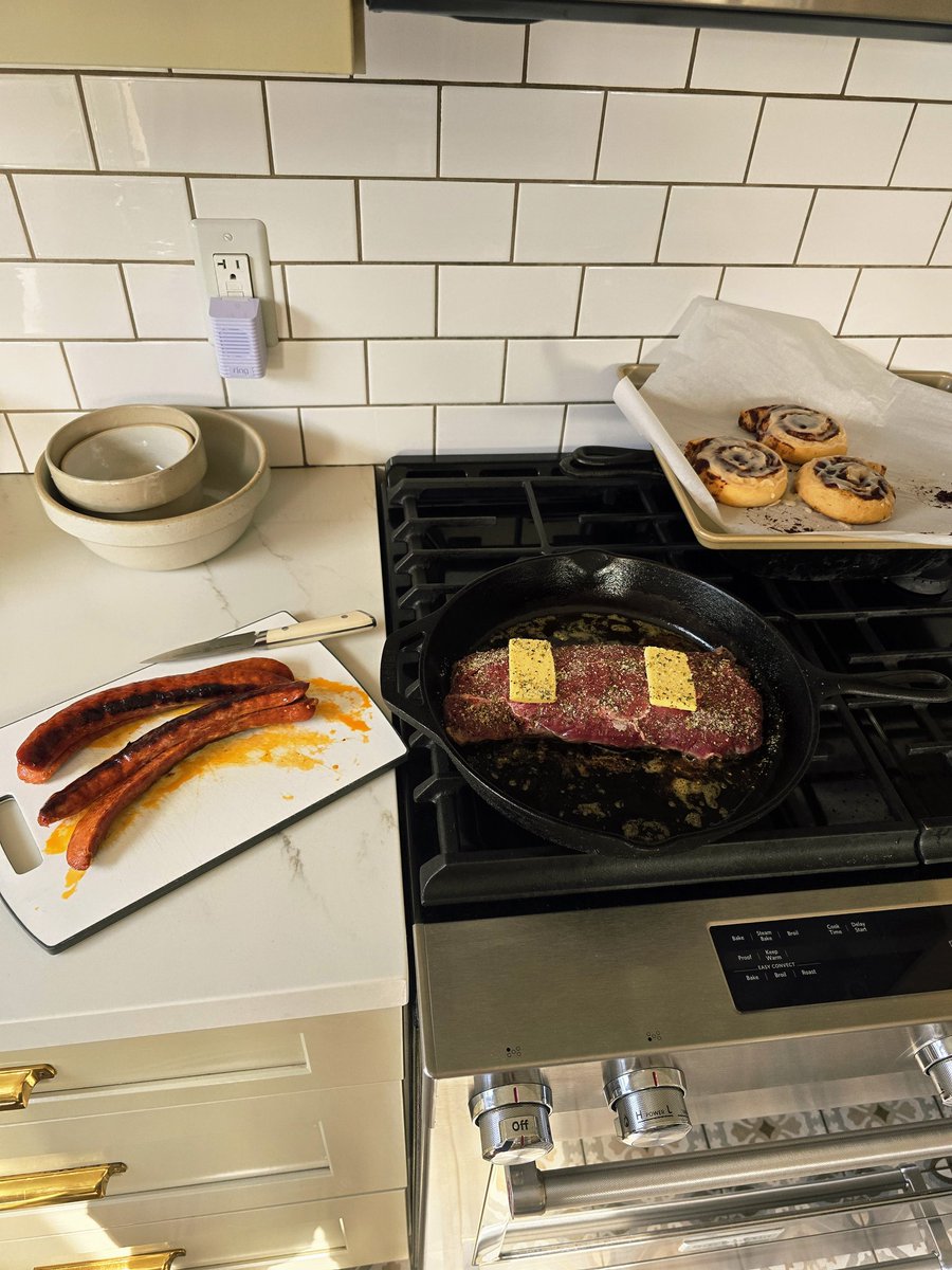 OskiRuff29468's tweet photo. When you are carnivore but your wife and kids aren't, there is temptation around every corner. 

#meat #sweets https://t.co/98NhhLTWUP