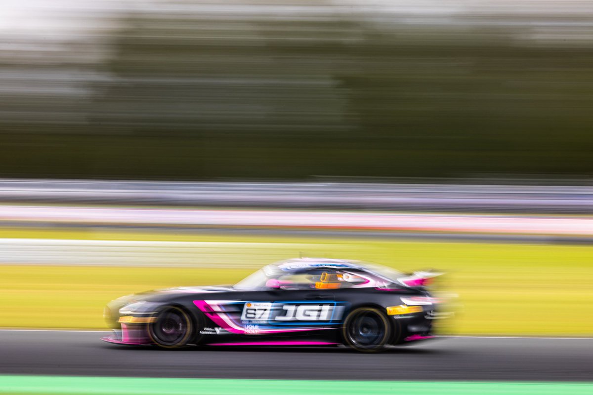 Oh so close! 🥈

Another huge result for our @jgi_group Triple Eight crew with P2 this morning here at @qldraceway 🤩

Summer did an awesome job to make up some big ground in the early part of the race to get us good track position, while Hughesy did what he does best, and made