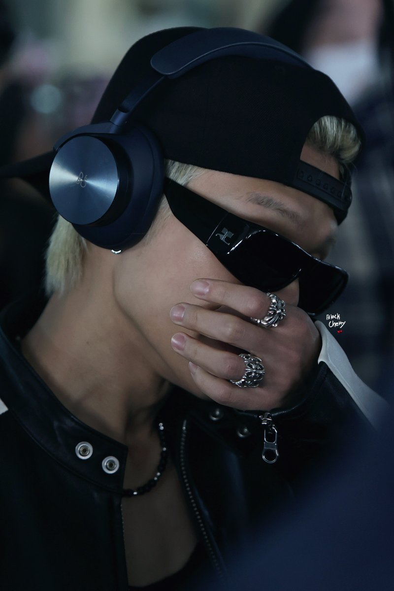 blackcherry_wy's tweet photo. 250601 인천 입국  

🖤

#우영 #에이티즈 #WOOYOUNG #ATEEZ https://t.co/1FeacxrQ4i