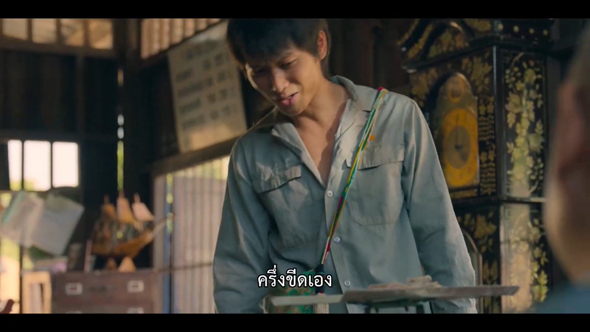 Fact ธนบัตรมูลค่า 1,000 บาทของไทย น้ำหนักต่อใบอยู่ประมาณ 1.1 กรัมจริงๆ ต้นเรื่องที่เถ้าแก่ให้เงินเดือน 50,000 แล้วสันติเอาไปชั่งได้ครึ่งขีด (กว่าๆ) ก็น้ำหนักจริง ดังนั้น ถ้าให้จำง่ายๆ เงิน 1 ล้าน หนัก 1 กิโลกรัมตามนั้น
#สงครามส่งด่วน #MadUnicorn