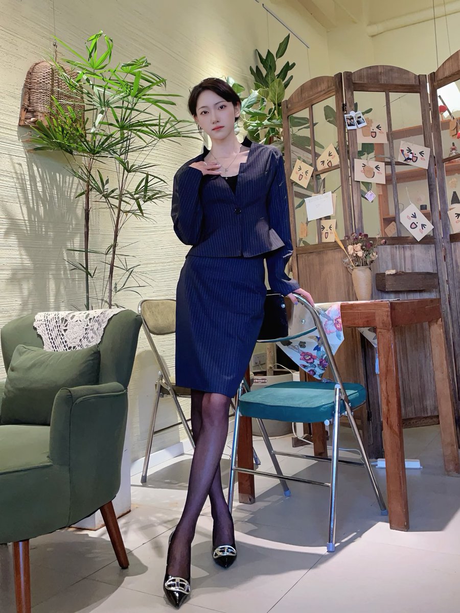 强子说：爆仓了想看丝袜