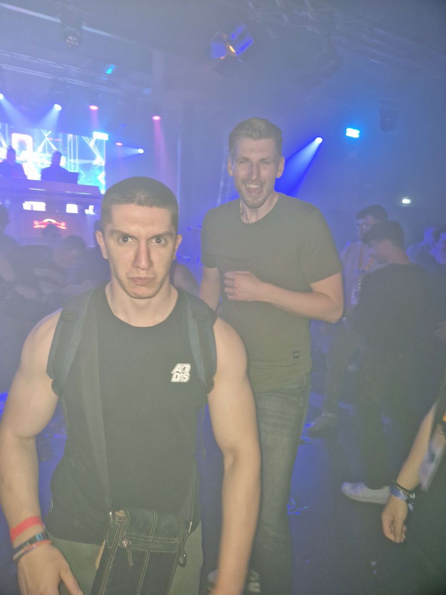 Why do you look like you're about to kill me? <a href="/MakkroLoL/">Makkor at TwitchCon Rotterdam</a>