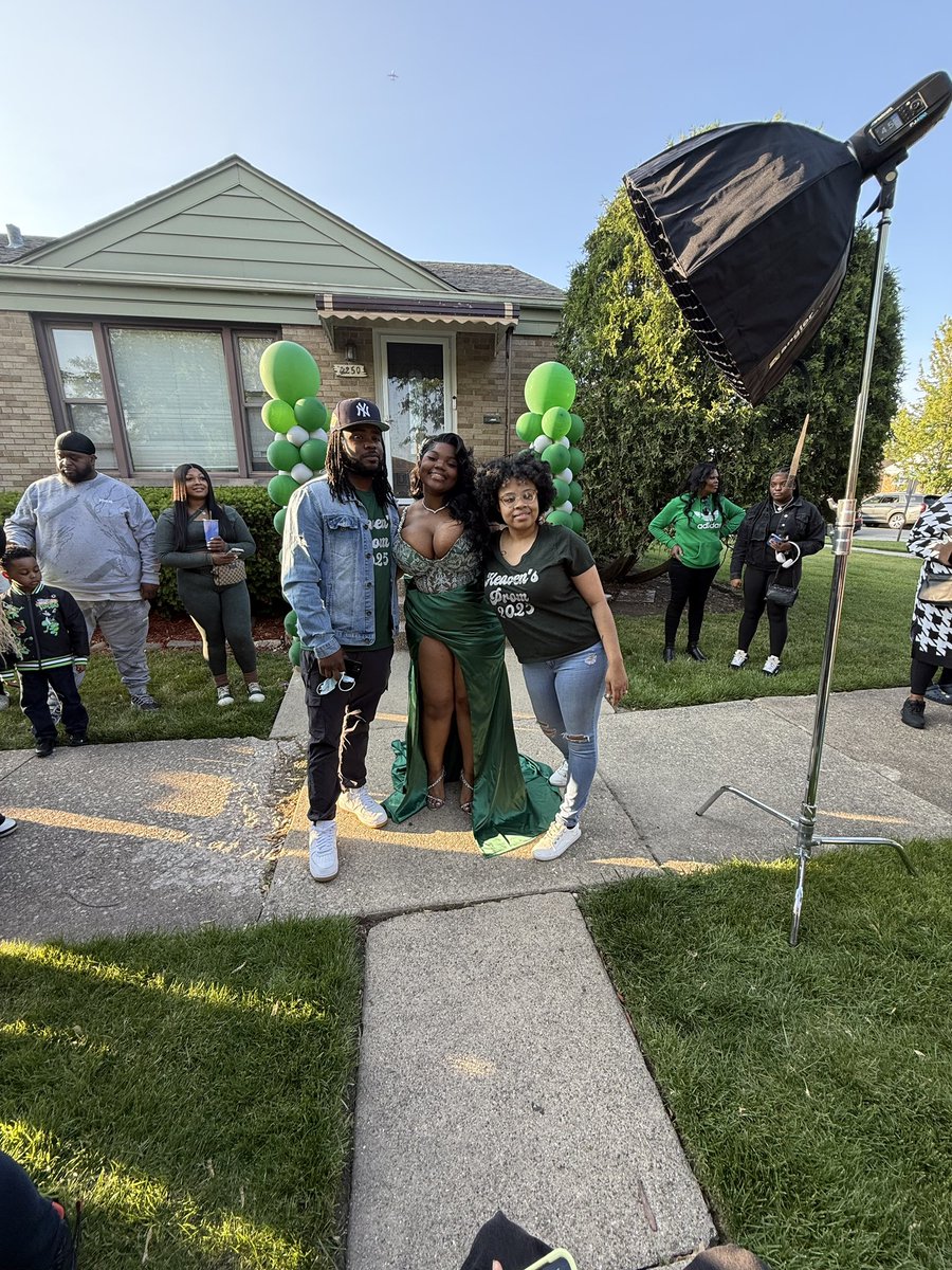 ForeverFlyMike's tweet image. Wish I could’ve gotten some pics. I had to steal everyone else’s lol #Prom2025