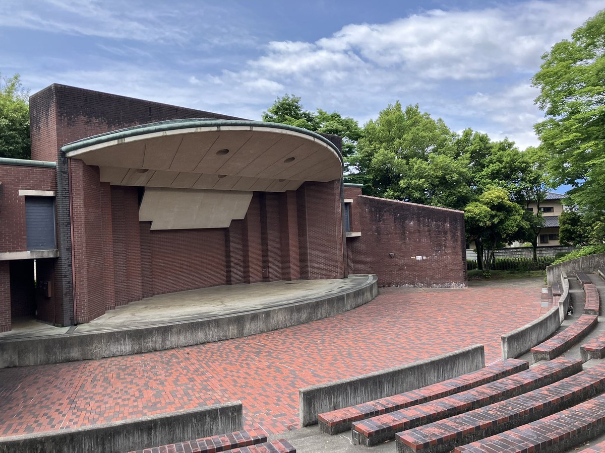 山梨県立美術館のところにいい場所あった。次の #houtoupm 野外開催でどうか