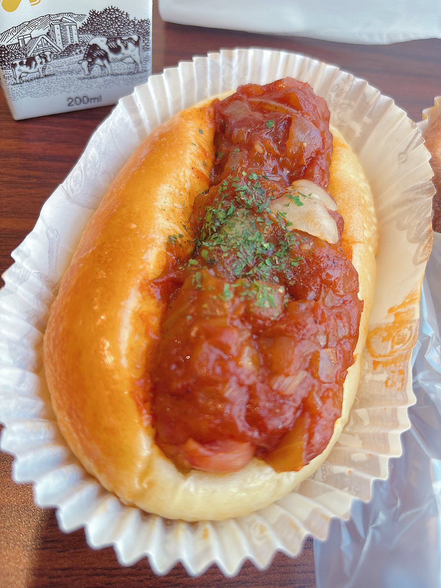 yoidore_takumin's tweet photo. 駒込からモーニング☕️
焼きたてキッシュ220円
チリドック220円 https://t.co/IqCInNdp0G