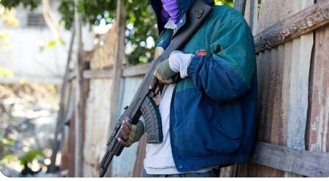 Kanaan ak Kwadèboukè vin chita Taba apre Vitèlòm fin kouri kite baz la an katastwòf 

Bandi 400 Mawozo yo rive tabli baz yo nan pi fò katye kote Vitèlòm te okipe yo jan nou te anonse sa yè aprèmidi nan yon premye papye. Pènye 17, Kafou Isme, Kafou Platon (baz la) Taba 53, tout