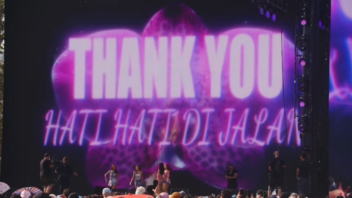 “THANK YOU. HATI HATI DI JALAN.”

— no na, Head In The Clouds #NONAatHITCLA2025