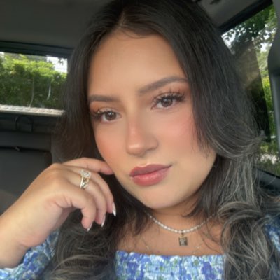 hmmm_cakes's tweet photo. A rare sighting 🤍✨ https://t.co/pMn2KUjrz1