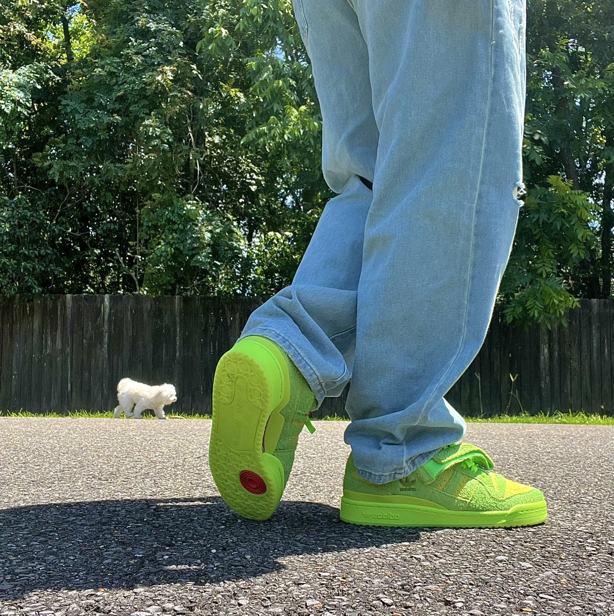 LonnieisDope's tweet photo. Felt festive today for my Aunts “green and denim” bday brunch!! Had to pull these out for some fun in the sun!!
Gotta start wearing my kicks more😁😁
👟: Adidas Forum “Dr. Seuss Grinch”
#MKTP
#Adidas
#YourSneakersAreDope
#SNEAKERS https://t.co/XFWp9UjECn
