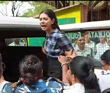 मुझे लग रहा है अभी तक 600k पोस्ट हो चुके #ReleaseSharmistha ट्रेंड अंतरराष्ट्रीय ट्रेंड न बन जाये।
लगता है बंगाल सरकार की फजीहत पूरी दुनियां में होगी।

आप ये देखिए कोलकाता पुलिस के खिलाफ देशवासियों में किस तरह नाराजगी है।
