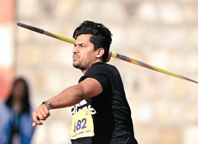 अब जेवलिन थ्रो में एक और भारतीय सितारे का नाम जुड़ गया है: सचिन यादव!

सचिन यादव ने एशियन एथलेटिक्स चैम्पियनशिप 2025 में 85.16 मीटर का जबरदस्त थ्रो फेंककर सिल्वर मेडल जीत लिया। ये बंदा एकदम फायर है! 🔥🔥