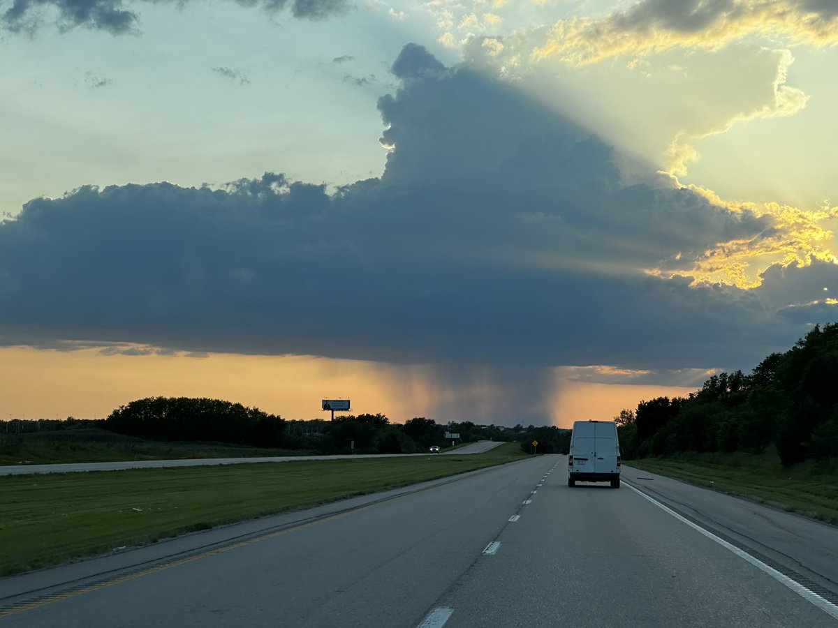 A few showers &amp; Thunderstorms are increasing.  They may hold together for a few more hours!  This is a cumulonimbus cloud with a rain shaft making it to the ground as a heavy downpour!