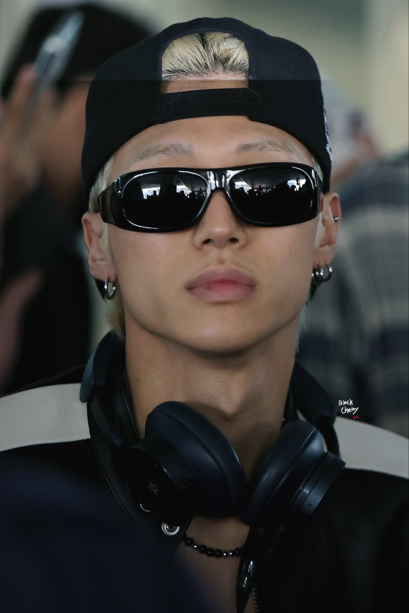 panbostash0's tweet photo. his skin color is soooooooo yummmy https://t.co/YUzesNf6SY