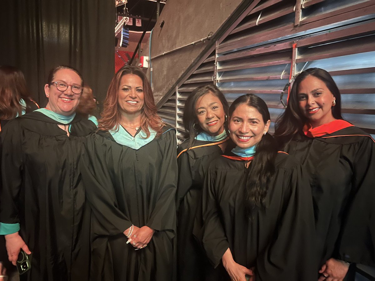 Congrats to the PHS class of 2025!!! 💛 🖤 
Great group of ladies I get to work with! 
🏆 ☝️
