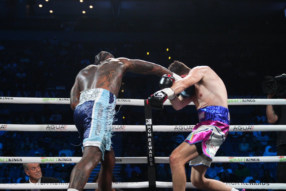 premierboxing's tweet photo. This isn’t a boxing ring—it’s a LION’S DEN! 🦁 

#PlantResendez | #CharloLaManna
LIVE NOW on Prime Video (🔗 IN BIO) https://t.co/p1EMo5n1Th